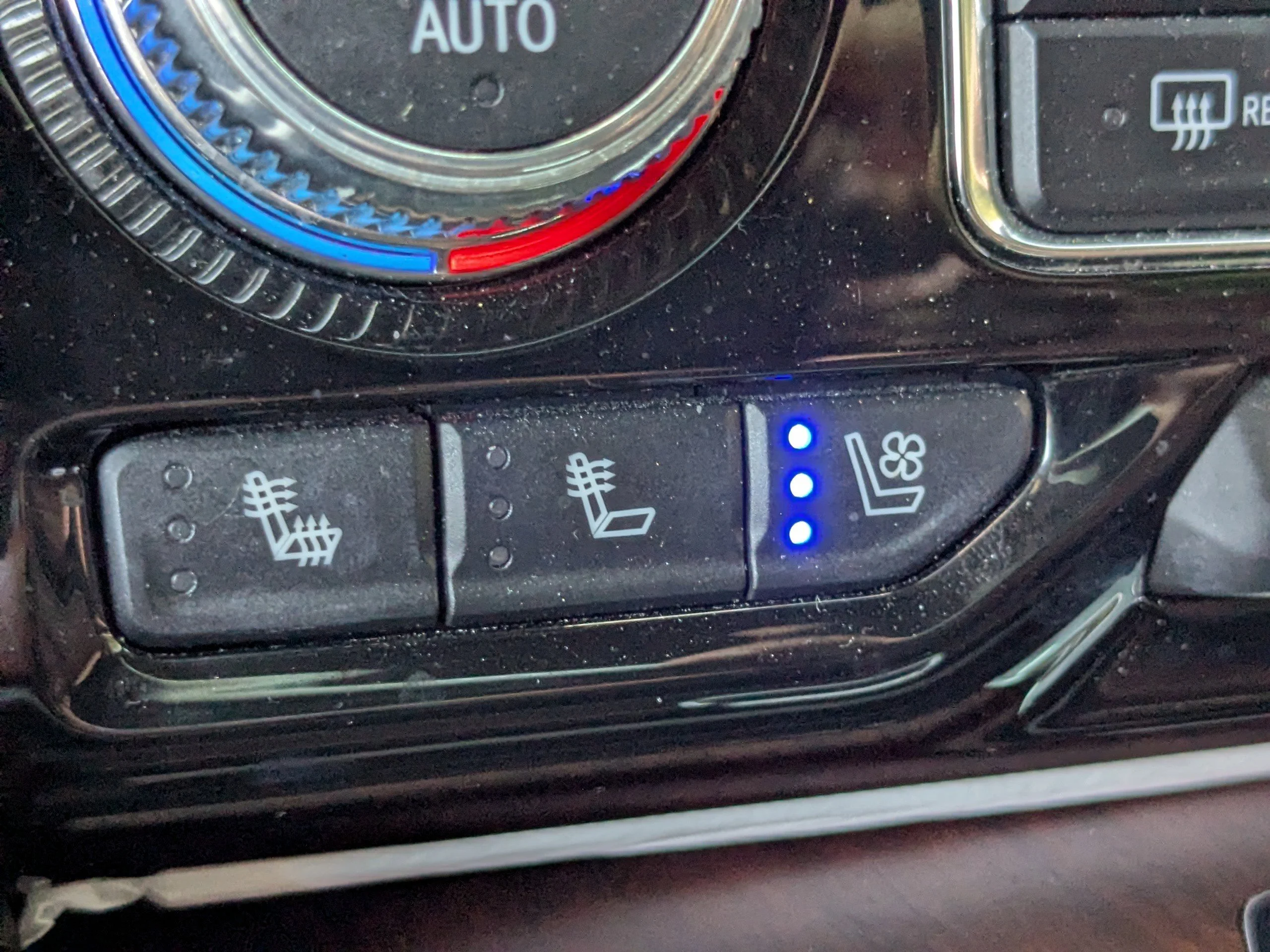Used 2023 Onyx Black GMC Denali Ultimate image 32