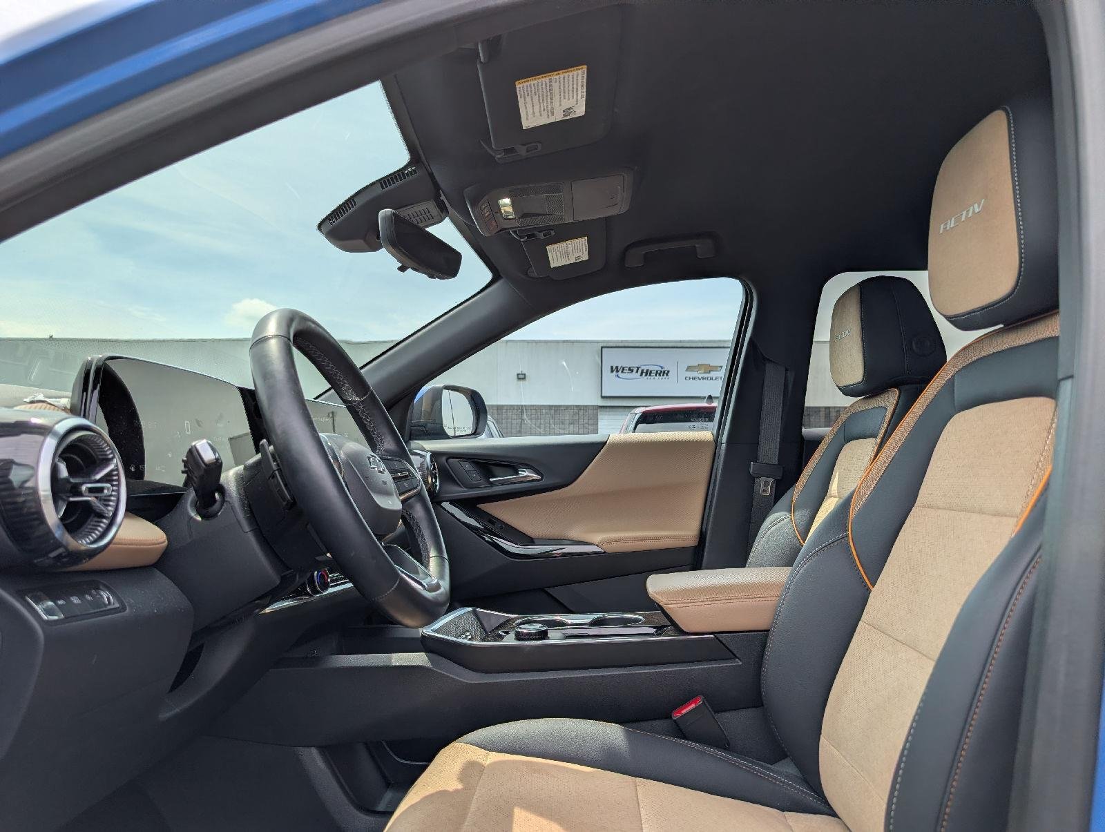 Used 2025 Reef Blue Metallic Chevrolet AWD ACTIV image 8