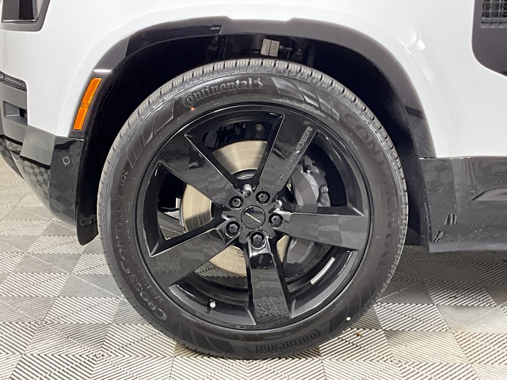New 2026 Fuji White Land Rover X-Dynamic SE image 6