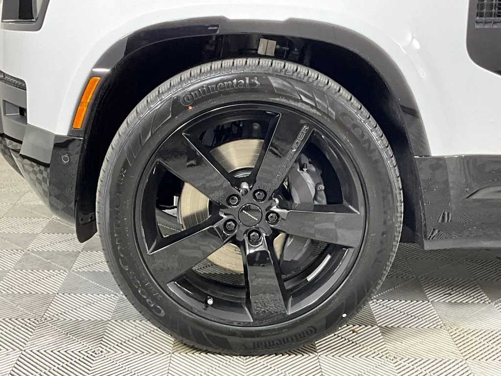 New 2026 Fuji White Land Rover X-Dynamic SE image 6