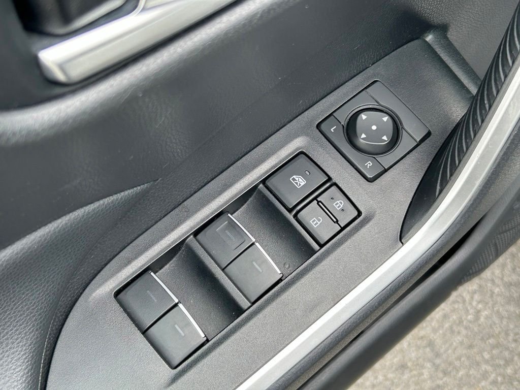 Used 2025 White Toyota XLE image 22