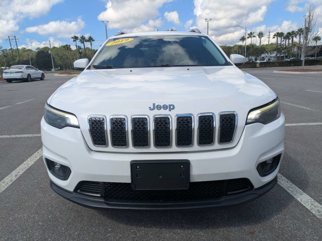 Used 2019 White Jeep Latitude Plus image 8