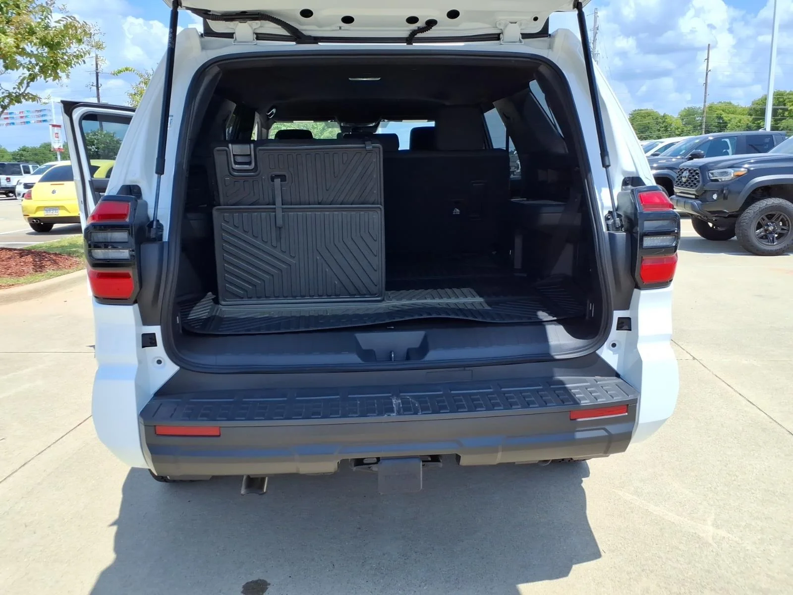 Certified Used 2025 Ice Cap Toyota SR5 image 18