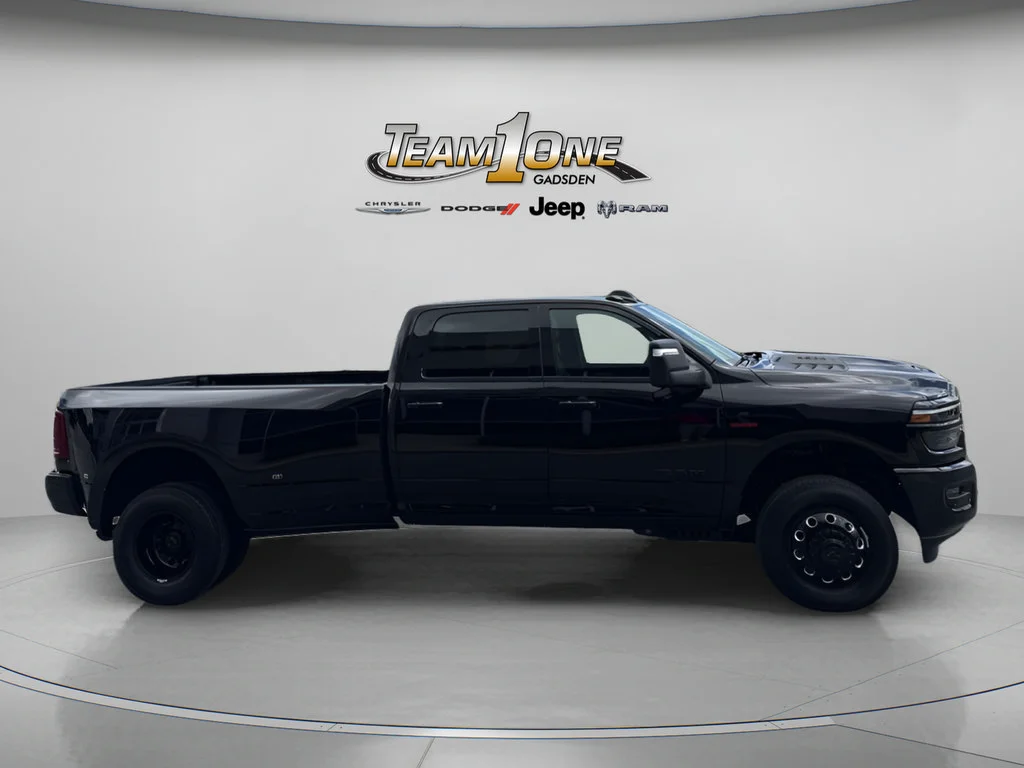 New 2026 Diamond Black Crystal Pearl-Coat Exterior Paint RAM Laramie image 10