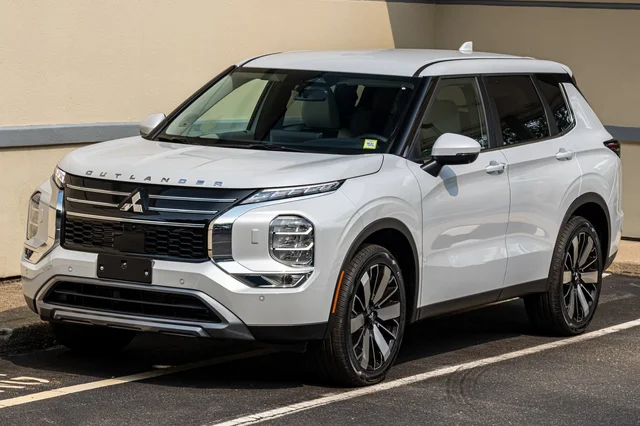 2026 Mitsubishi Outlander SE