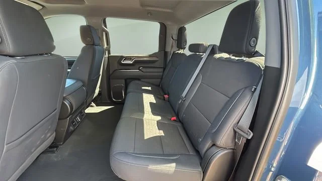 Used 2024 Lakeshore Blue Metallic Chevrolet LT (2FL) image 21