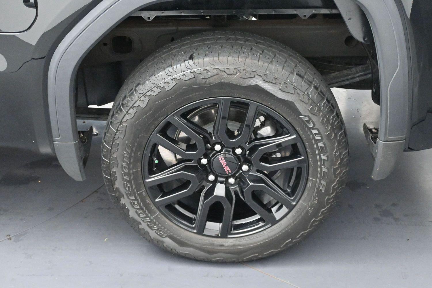Used 2024 Onyx Black GMC Elevation image 28