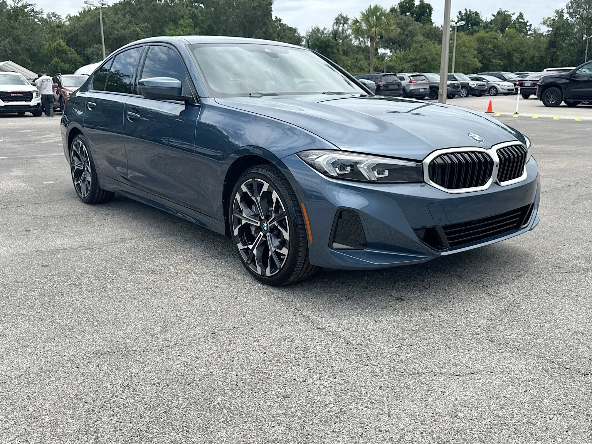 2025 BMW 3 Series 330i Sedan's photo