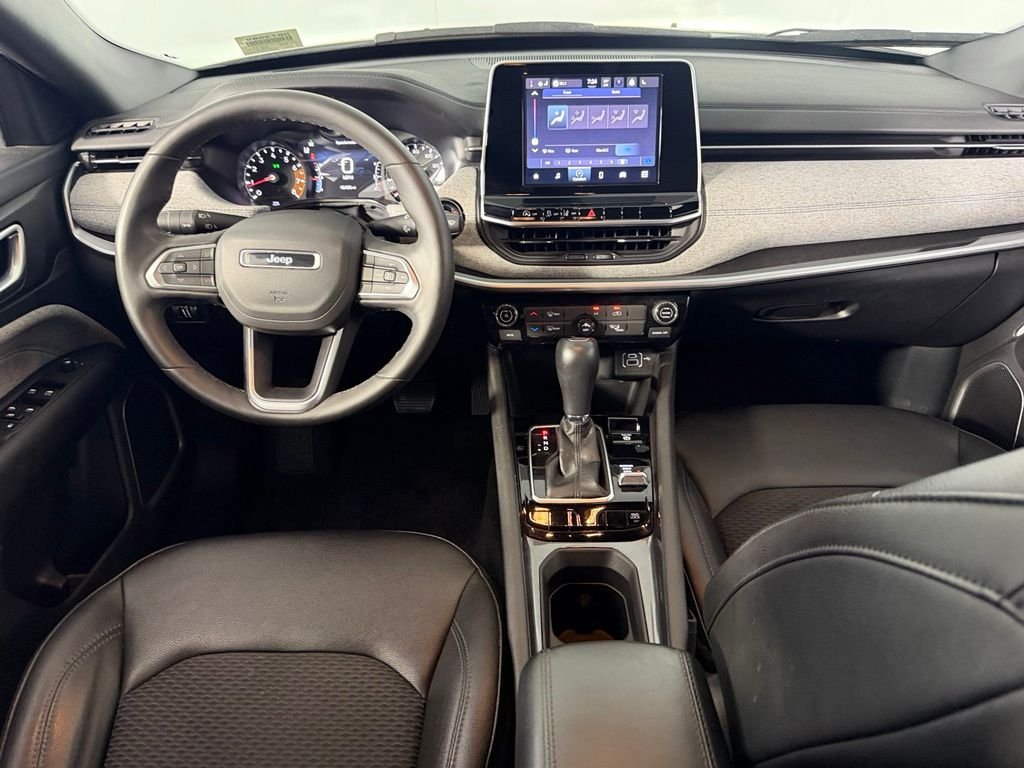 Used 2025 White Jeep Latitude image 14