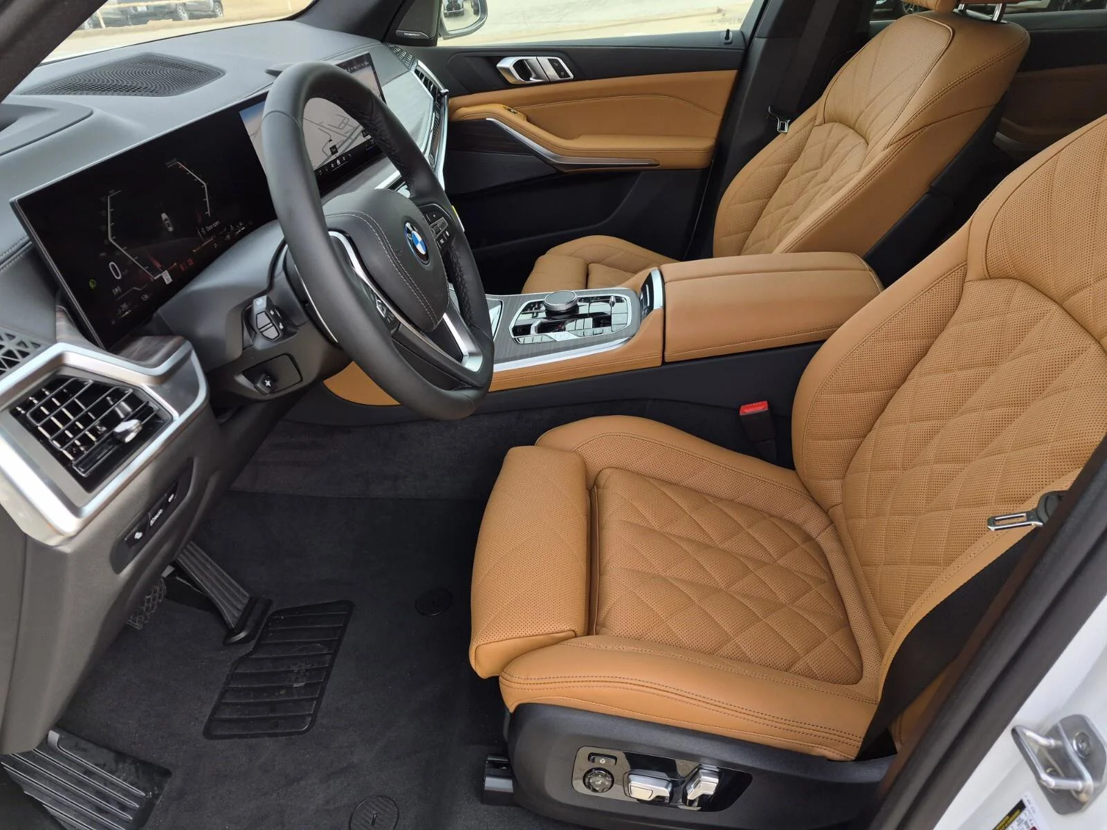New 2026 Mineral White Metallic BMW xDrive50e image 26