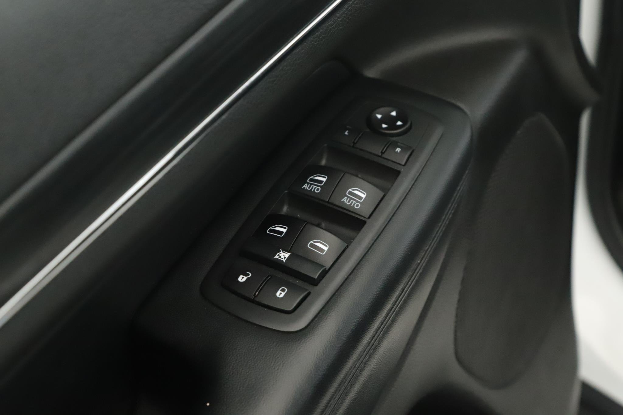 Used 2020 White Jeep Limited 4x4 image 8