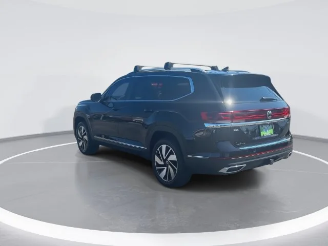 Used 2024 Black Volkswagen 2.0T SEL image 11