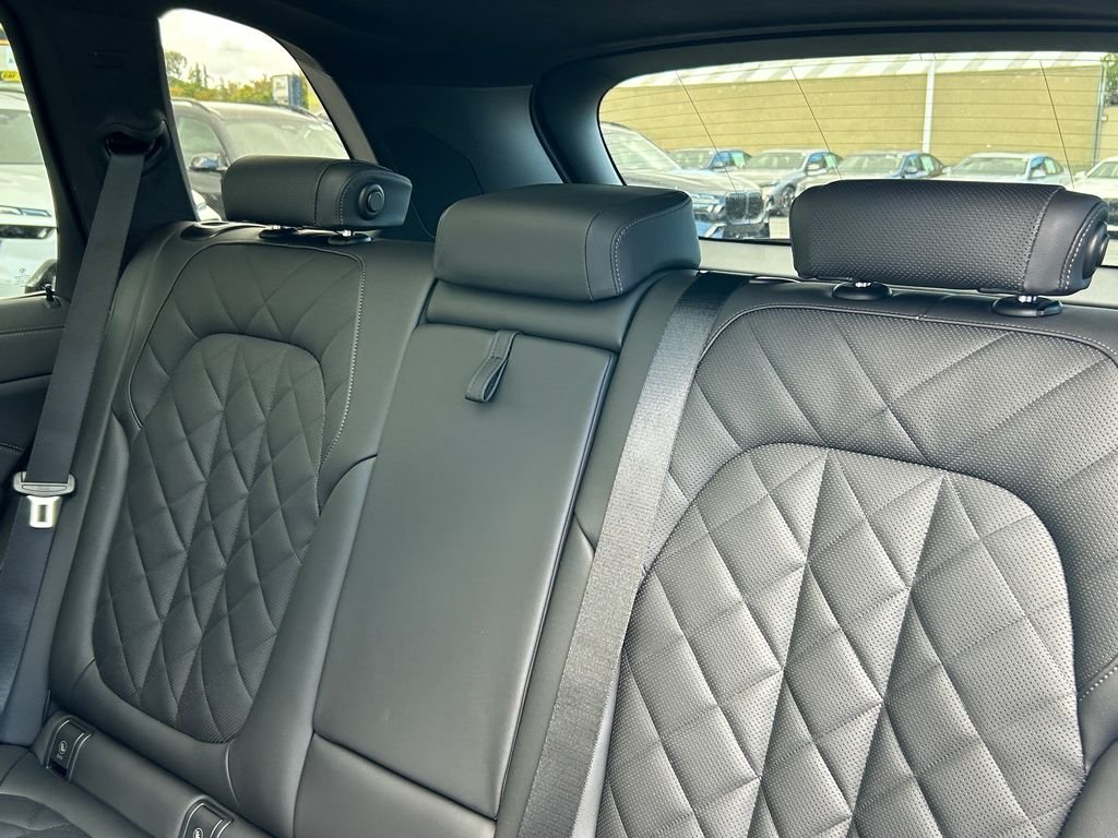 New 2026 Black Sapphire Metallic BMW xDrive50e image 32
