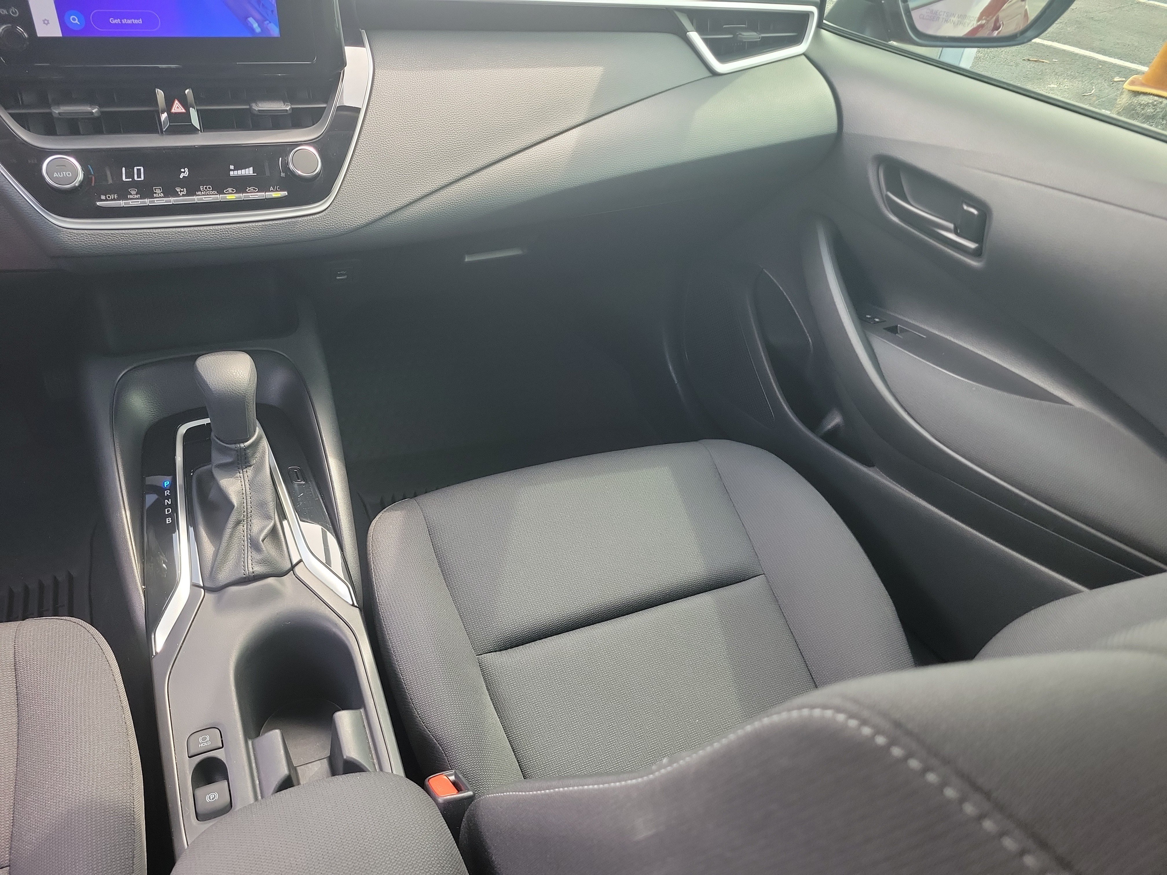 Used 2025 Pearl Toyota LE image 17