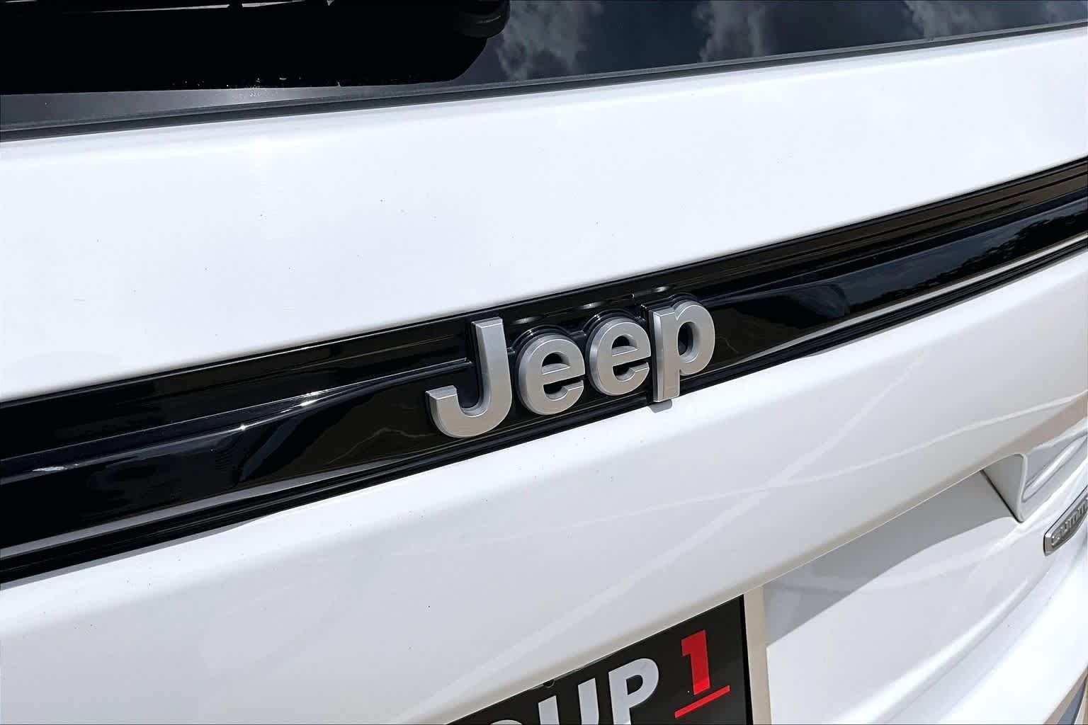 Used 2025 Bright White Clearcoat Jeep Summit Reserve image 31
