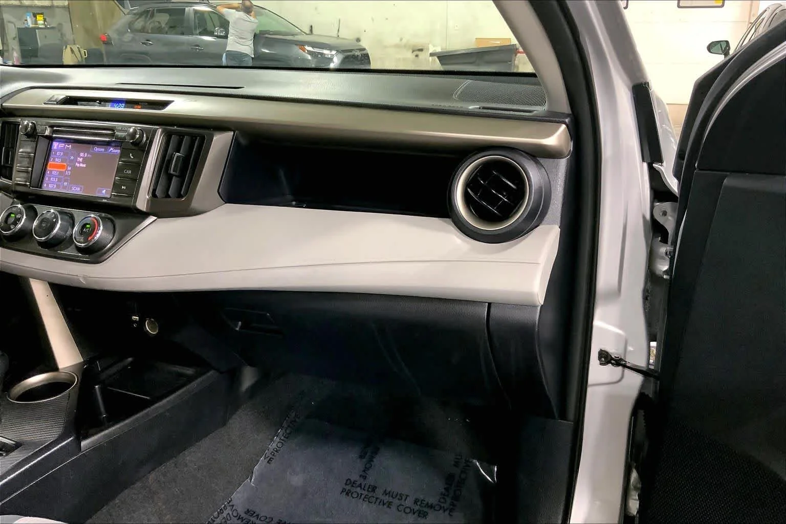 Used 2013 Classic Silver Metallic Toyota LE image 19