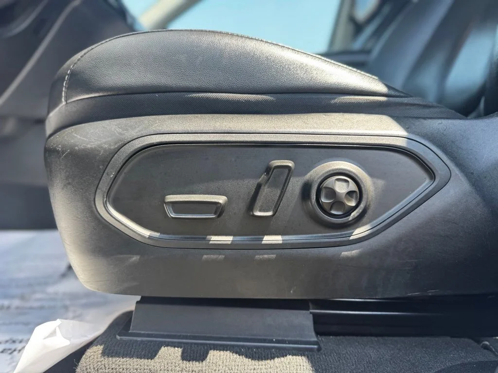 Used 2023 Black Jeep Limited image 27
