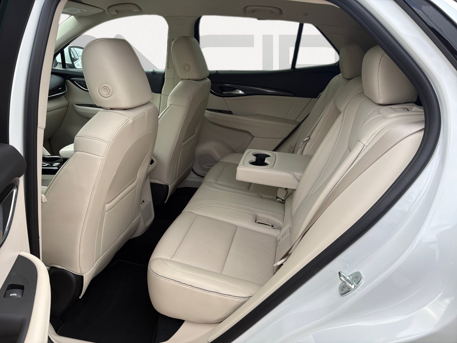 Used 2023 Summit White Buick Essence image 21