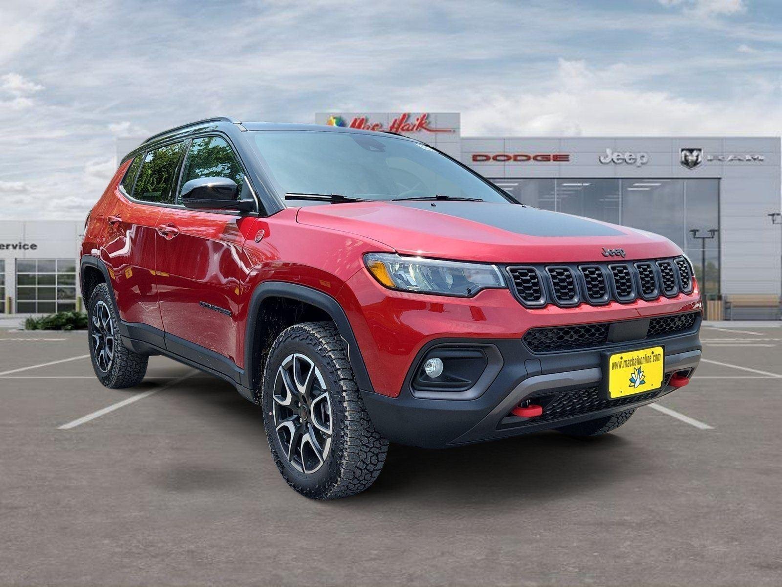 New 2026 Red Hot Pearl-Coat Exterior Paint Jeep Trailhawk image 7