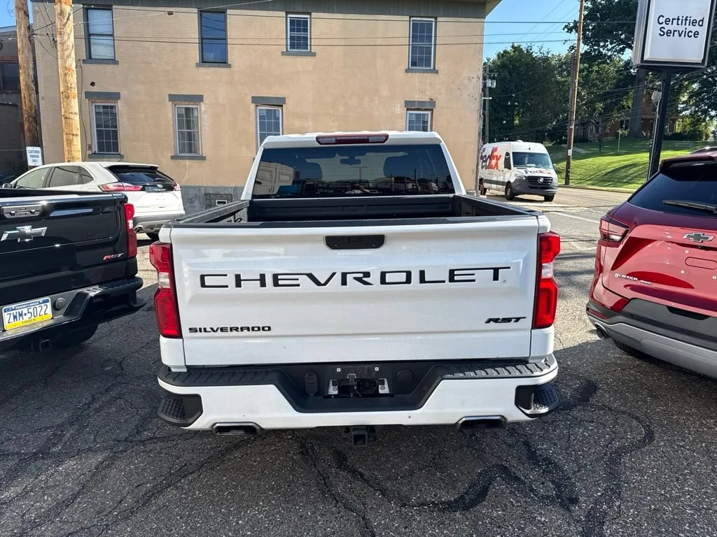 Used 2021 SUMMIT WHITE Chevrolet RST image 4