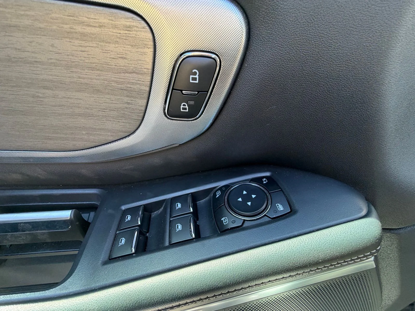 Used 2025 White Ford Platinum image 8