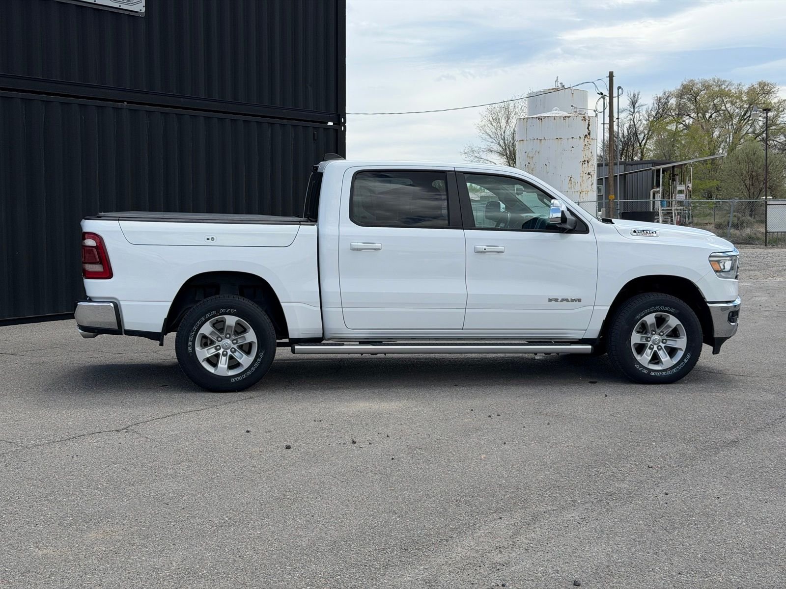 View vehicle photo 6