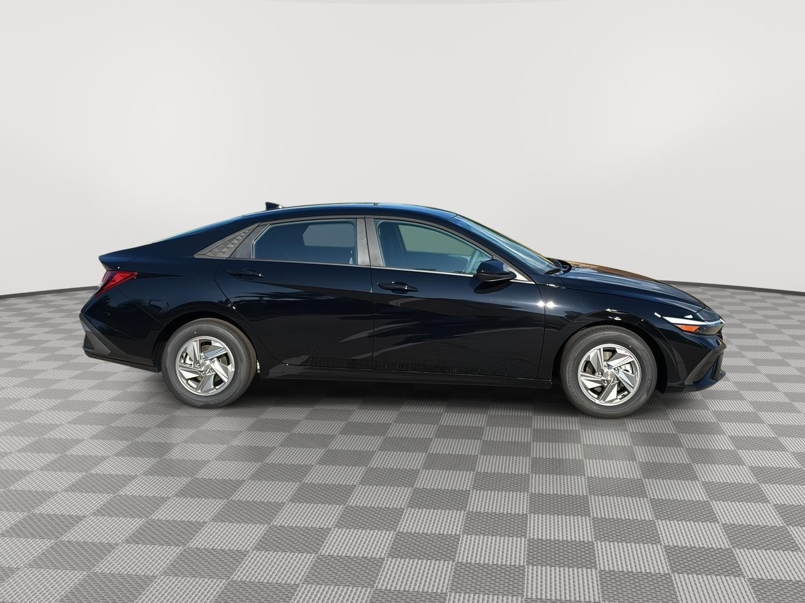 Used 2026 Abyss Black Hyundai SE image 5