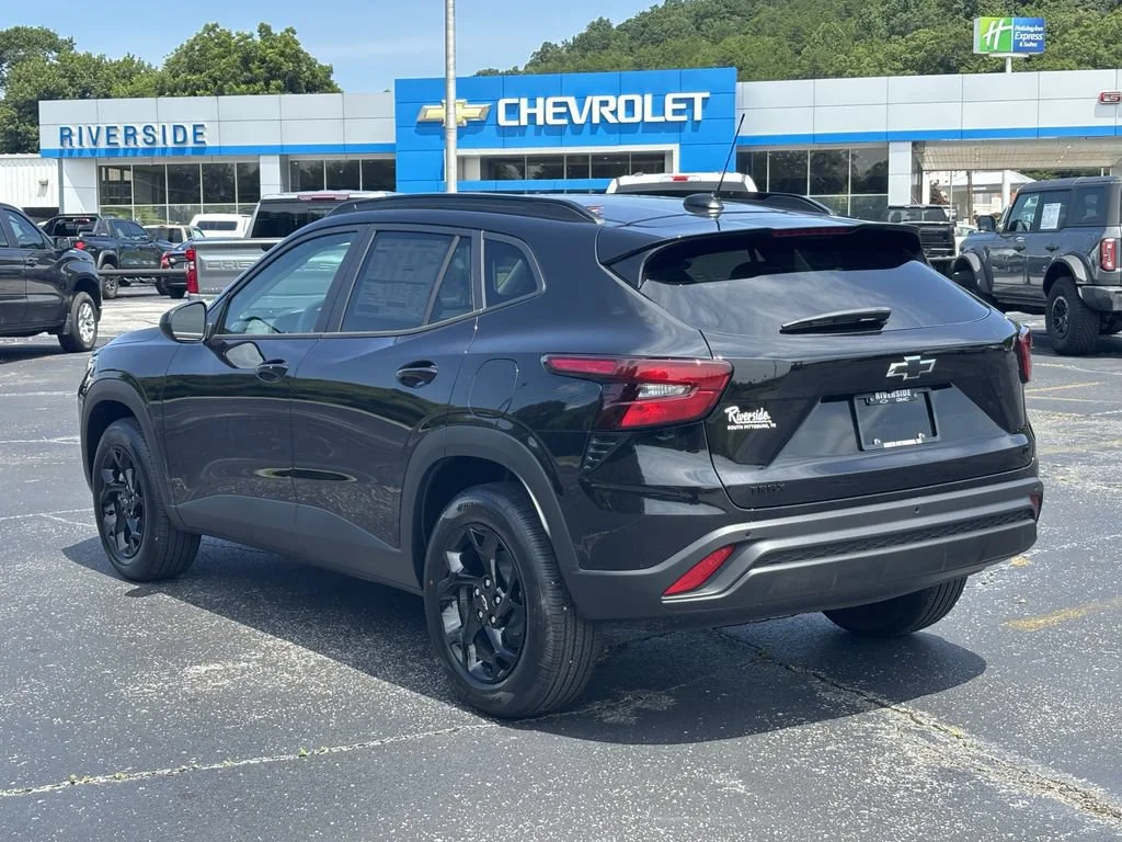 New 2026 Mosaic Black Metallic Chevrolet LT image 8
