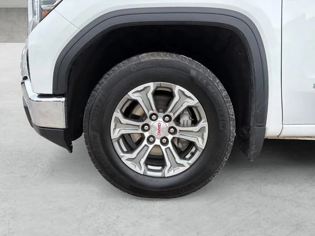 Used 2025 Summit White GMC SLT image 23