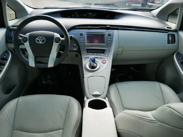 Used 2012 Pearl Toyota Three image 12