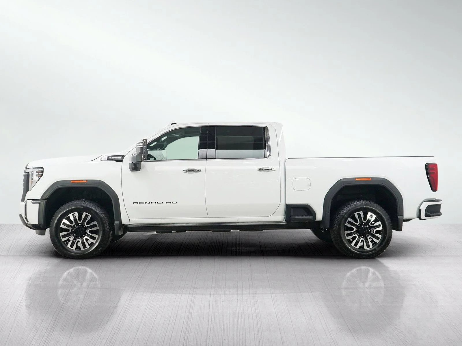 Used 2025 GMC Sierra 2500HD Denali Ultimate with VIN 1GT1UXEY3SF352179 for sale in Wayzata, Minnesota