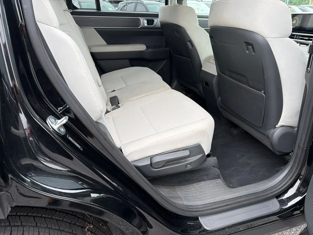 Used 2025 Black Hyundai SE image 15