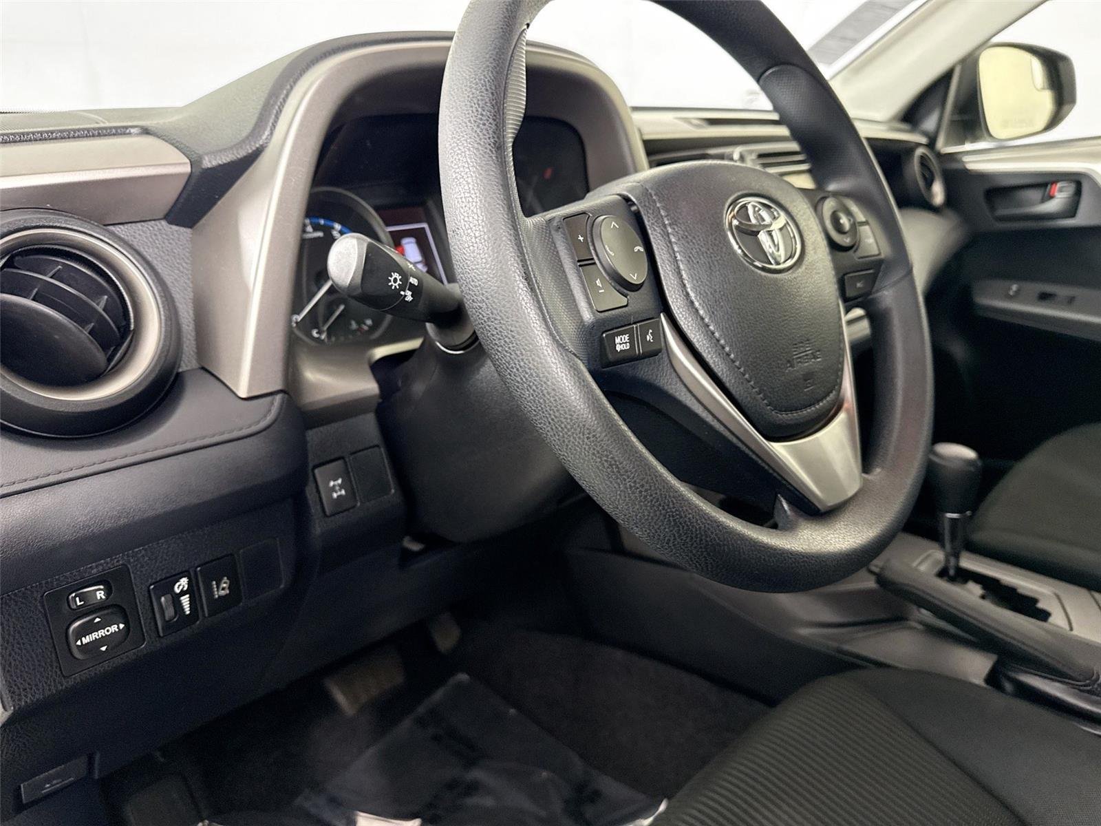 Used 2018 Super White Toyota LE image 4