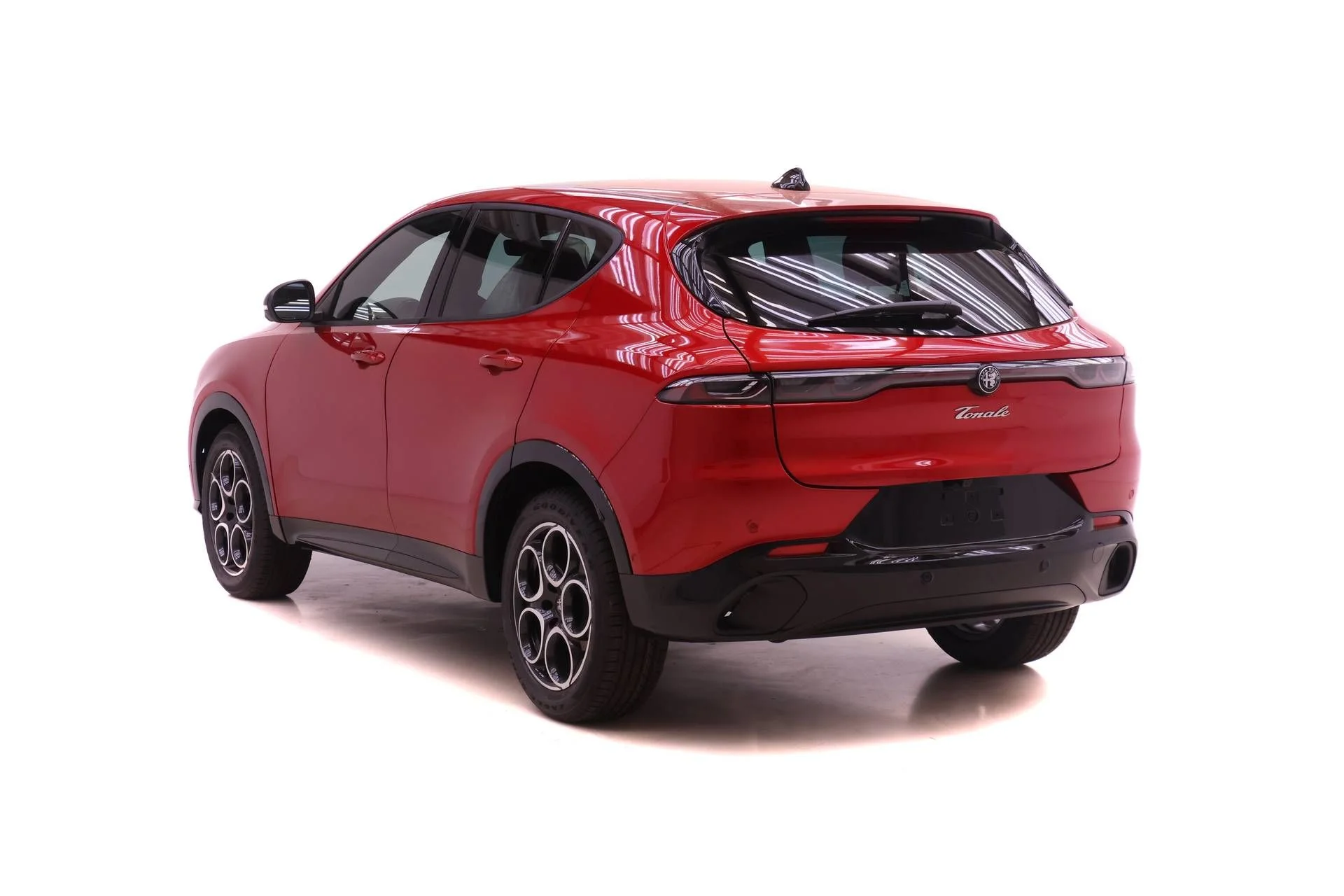 New 2026 Rosso Brera (Red) Exterior Paint Alfa Romeo Base image 5