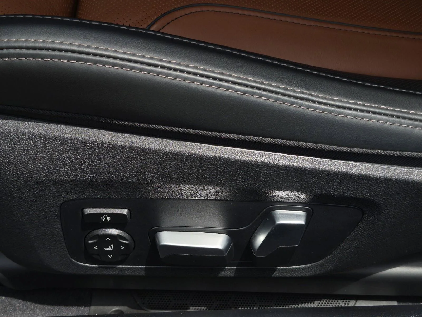 Used 2026 Black Sapphire Metallic BMW M850i xDrive image 16
