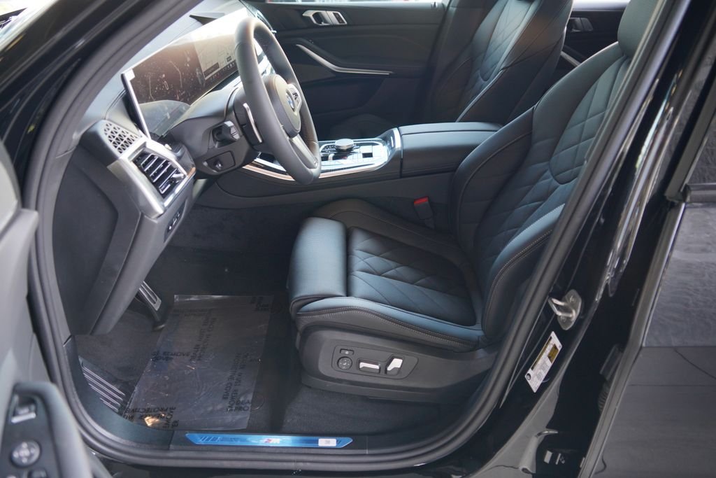New 2026 Black Sapphire Metallic BMW sDrive40i image 9