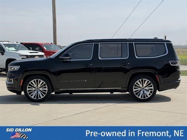 Used 2023 Diamond Black Crystal Pearlcoat Jeep Series III image 9