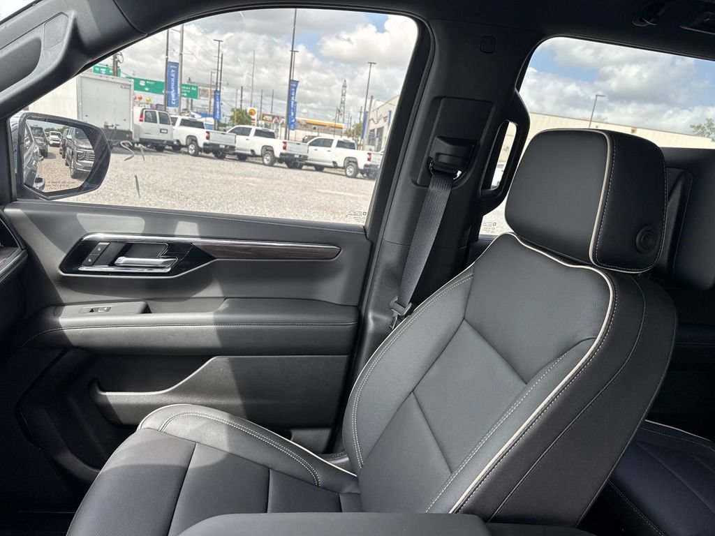 2026 Chevrolet Suburban Premier - Photo 18