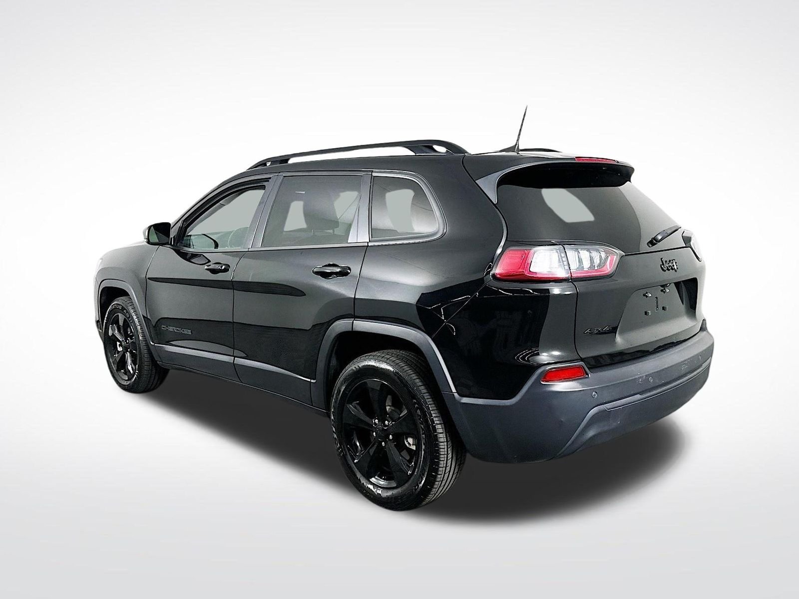 Used 2020 Diamond Black Crystal Pearlcoat Jeep Latitude Plus image 6