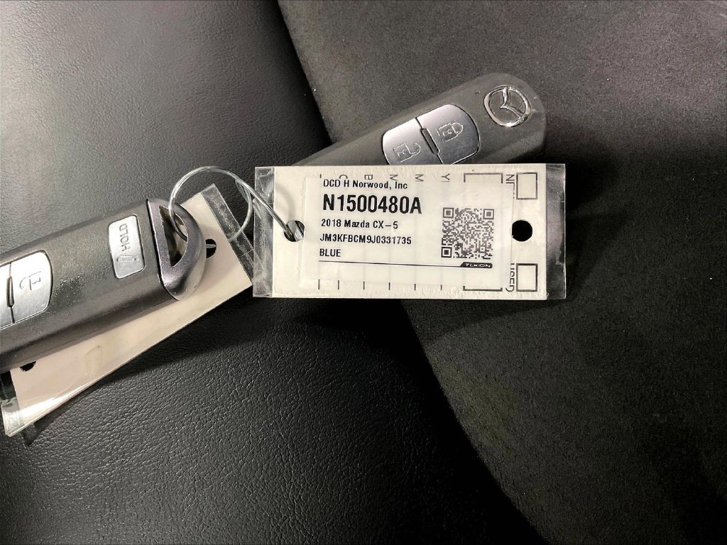 Used 2018 Blue Mazda Touring image 31