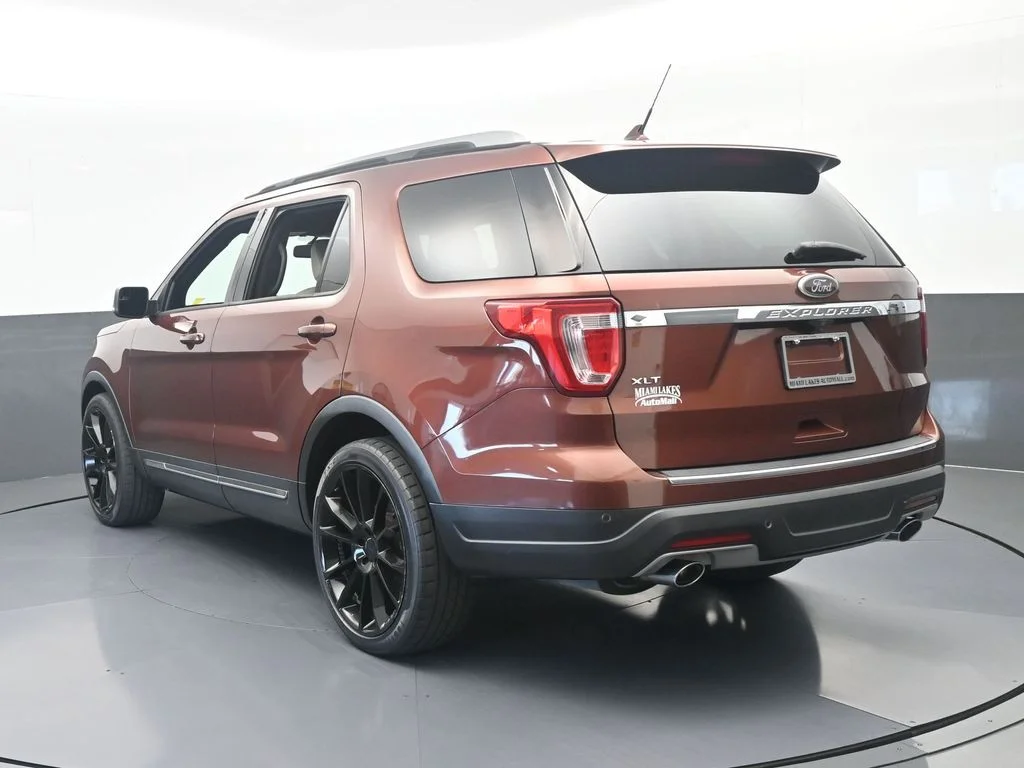 Used 2018 Cinnamon Glaze Metallic Ford XLT image 4