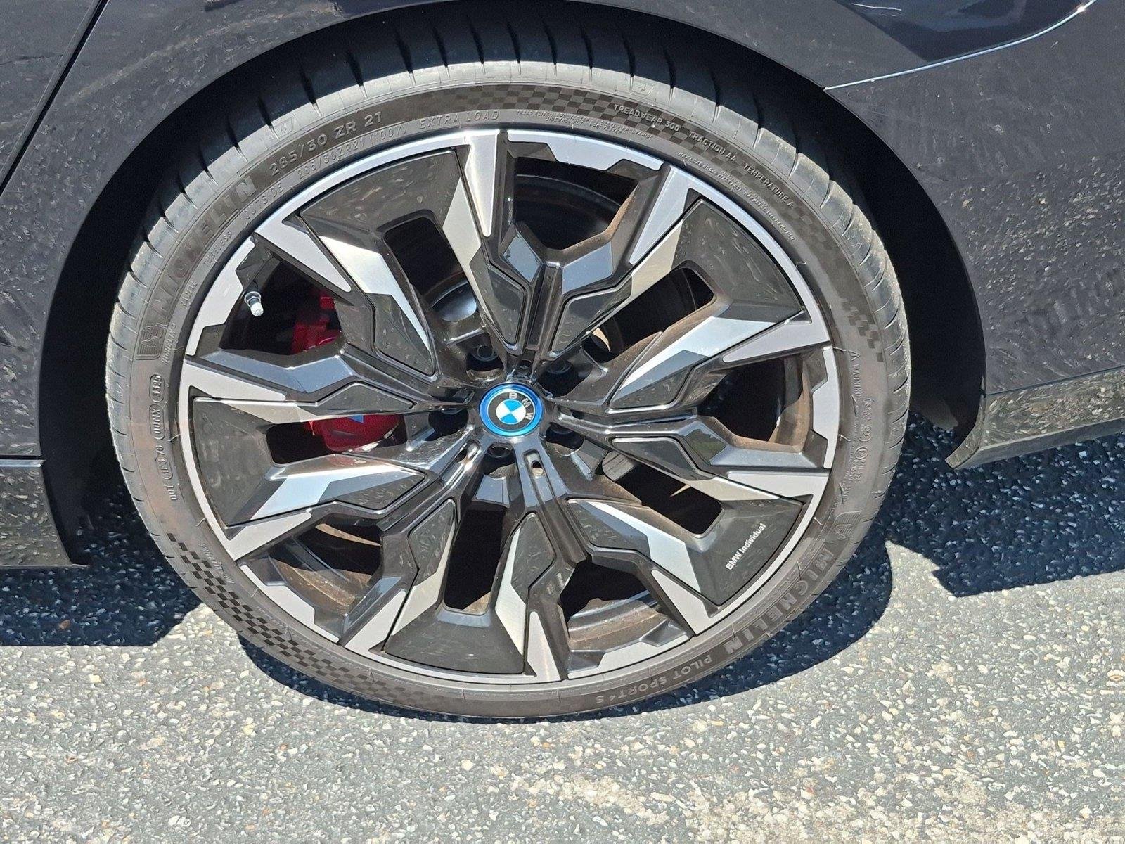 Used 2025 Carbon Black Metallic BMW xDrive40 image 11