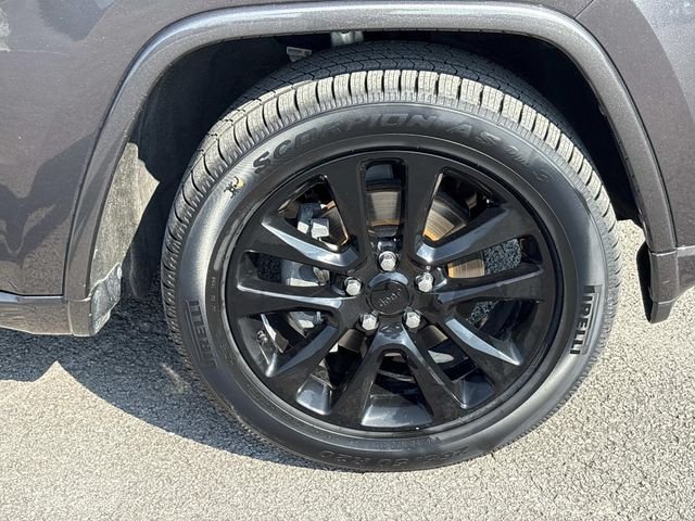 Certified Used 2019 Gray Jeep Altitude image 9