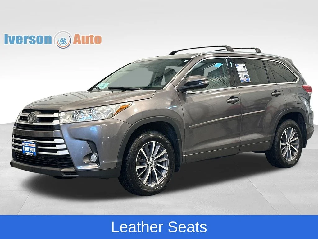 Used 2018 Gray Toyota XLE image 5