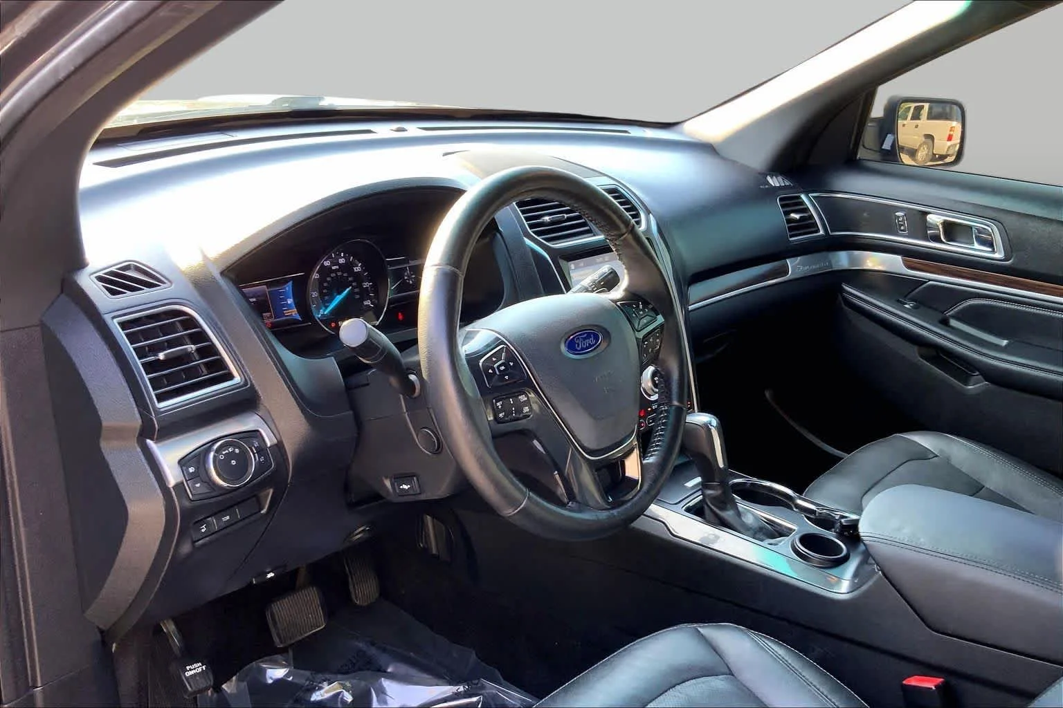 Used 2017 Magnetic Metallic Ford Limited image 14