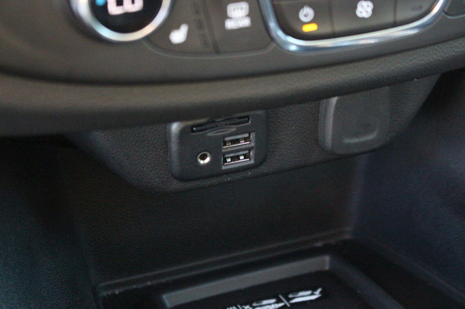 Used 2021 SUMMIT WHITE Chevrolet Premier image 30