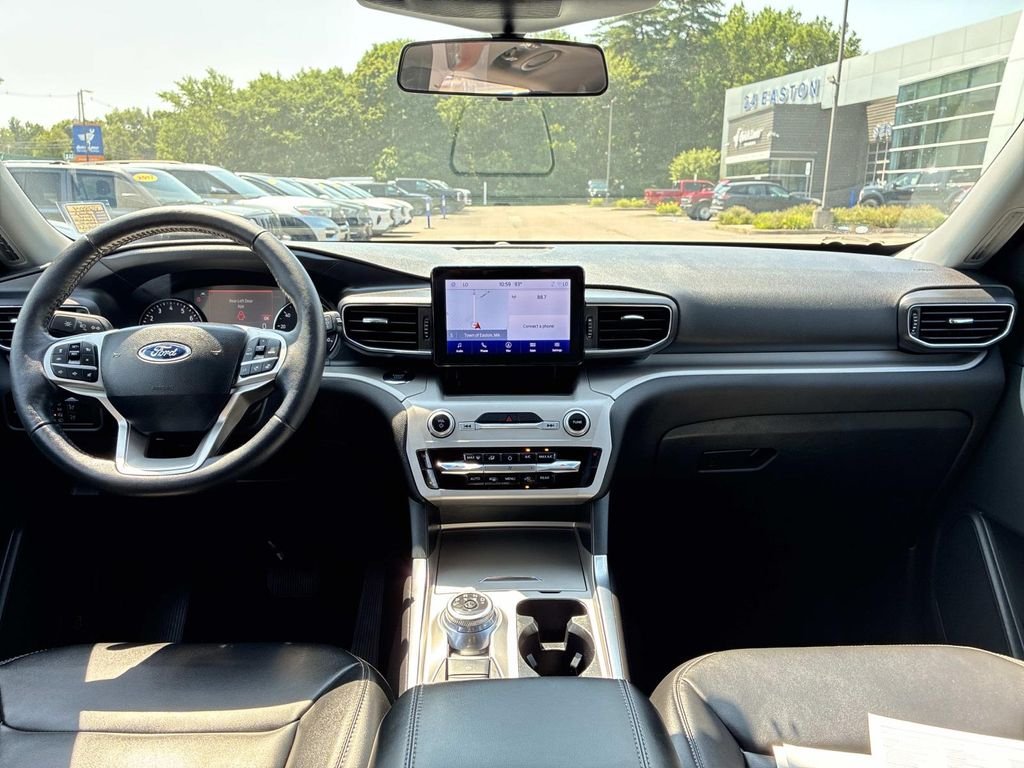 Used 2023 White Ford XLT image 19