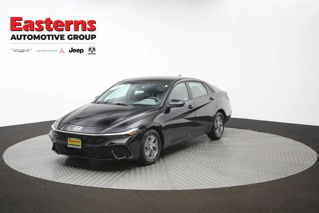 Used 2025 Black Hyundai SE image 52