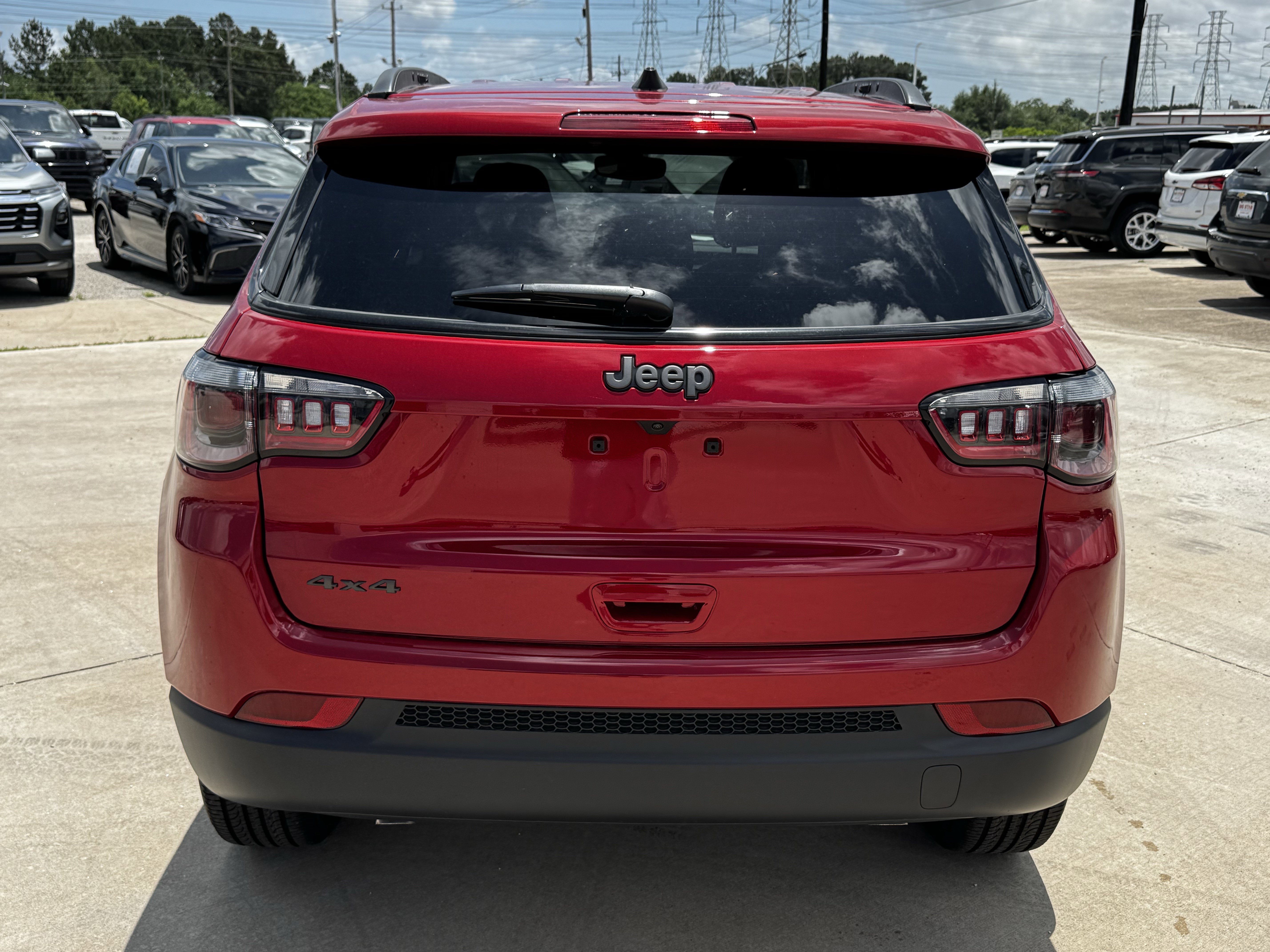 New 2026 Red Hot Pearl-Coat Exterior Paint Jeep Latitude Altitude image 8