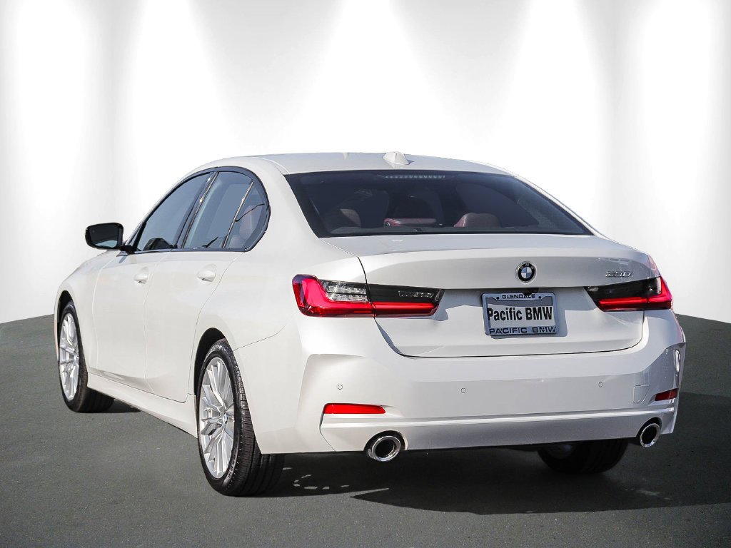 2023 BMW 3 Series photo 4